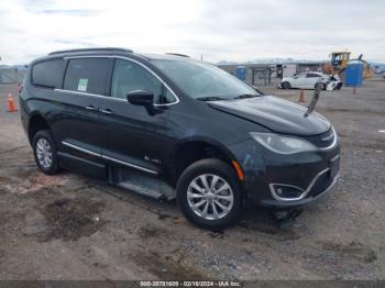  Salvage Chrysler Pacifica