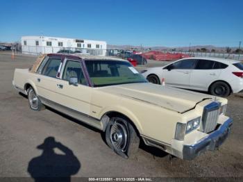  Salvage Lincoln Towncar