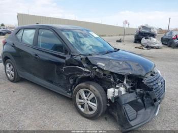  Salvage Nissan Kicks