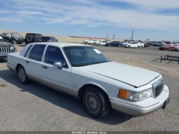 Salvage Lincoln Towncar
