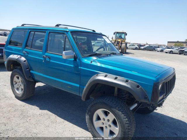  Salvage Jeep Cherokee