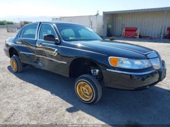  Salvage Lincoln Towncar