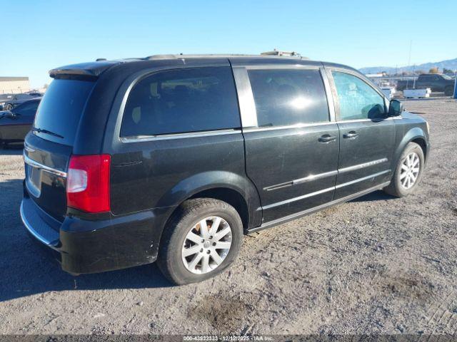 Chrysler Town & Country Touring Image 7