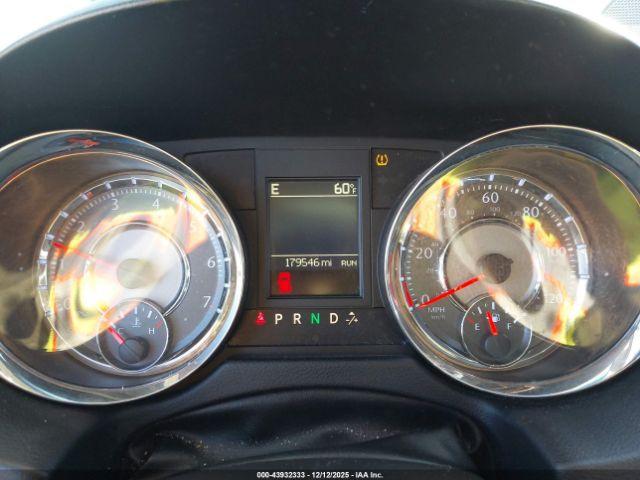 Chrysler Town & Country Touring Image 5