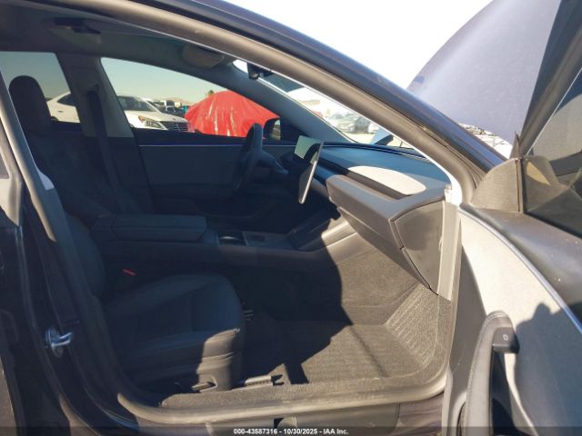 Tesla Model 3 Image 11