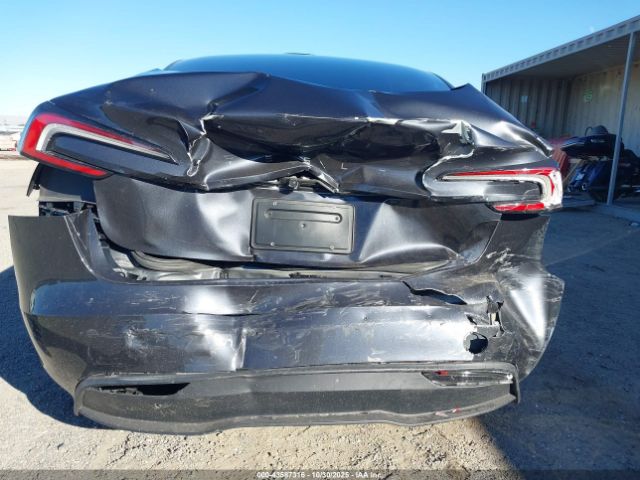 Tesla Model 3 Image 14