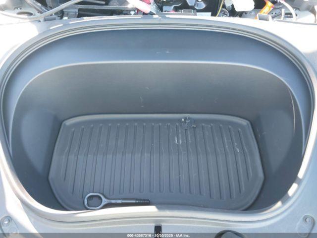 Tesla Model 3 Image 17