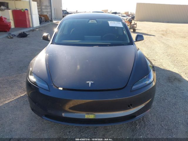 Tesla Model 3 Image 5