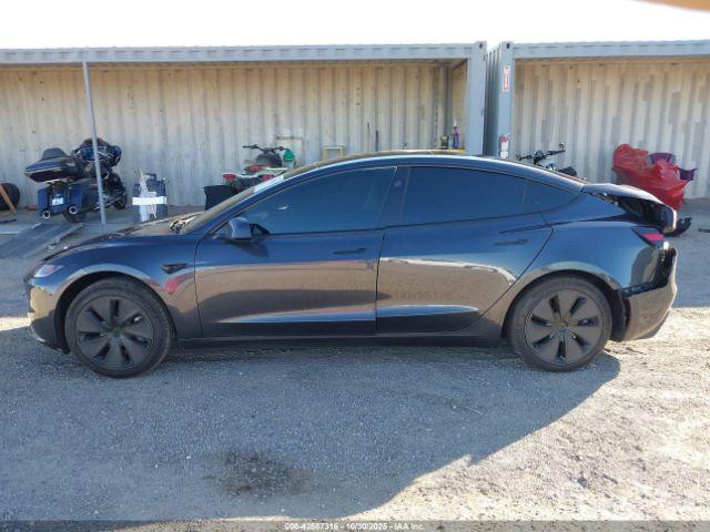 Tesla Model 3 Image 9