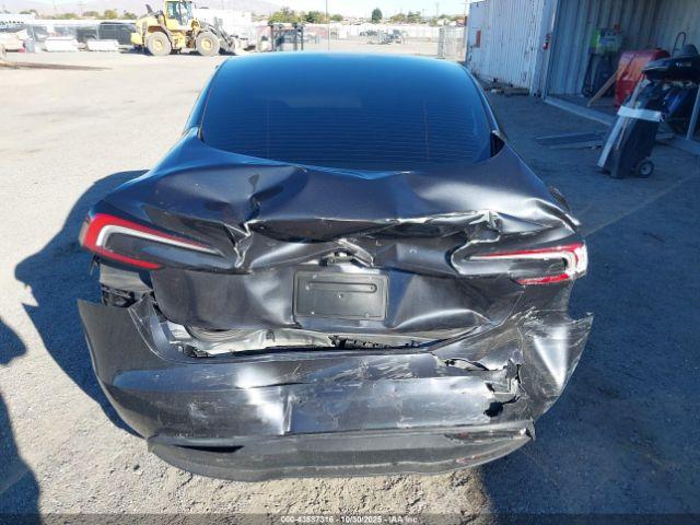 Tesla Model 3 Image 12